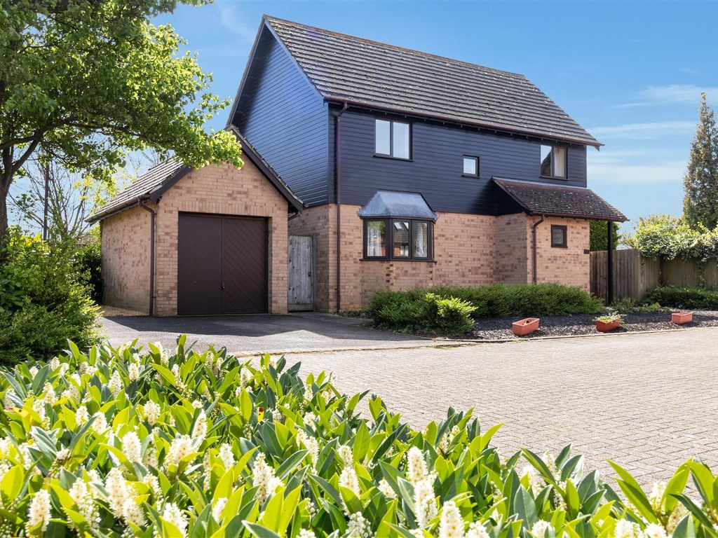 4 bed detached house for sale in Gaddesden Crescent, Wavendon Gate