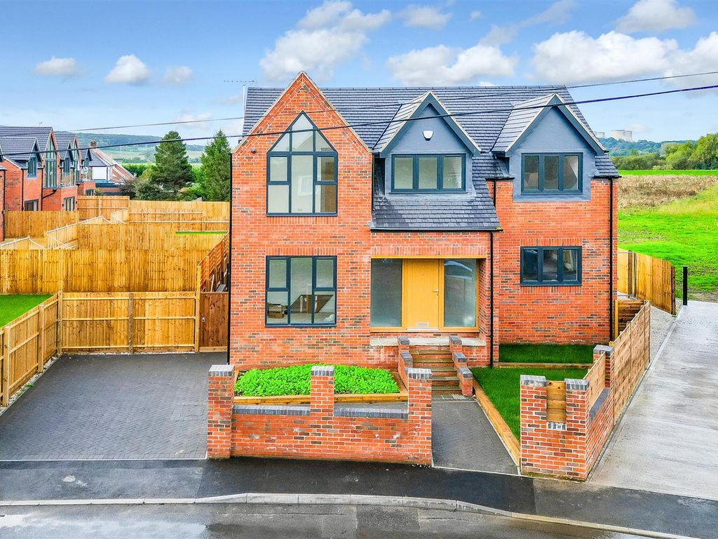 5 bed detached house for sale in Manor Road, BartonInFabis