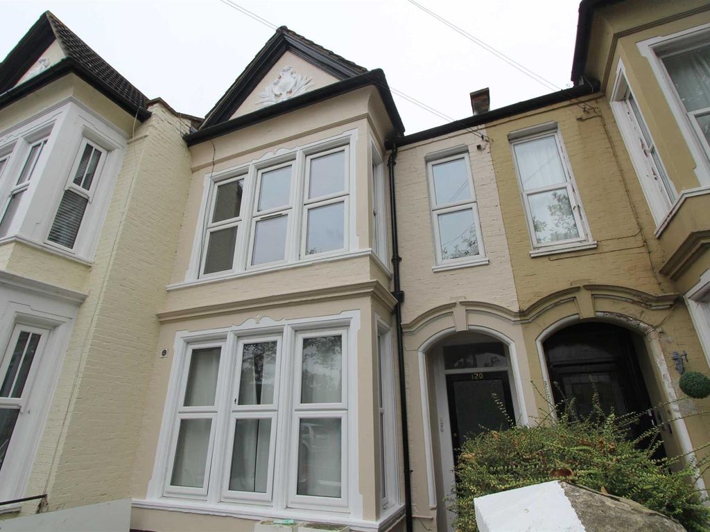 3 bed flat to rent in Cambridge Road, SouthendOnSea SS1 Zoopla