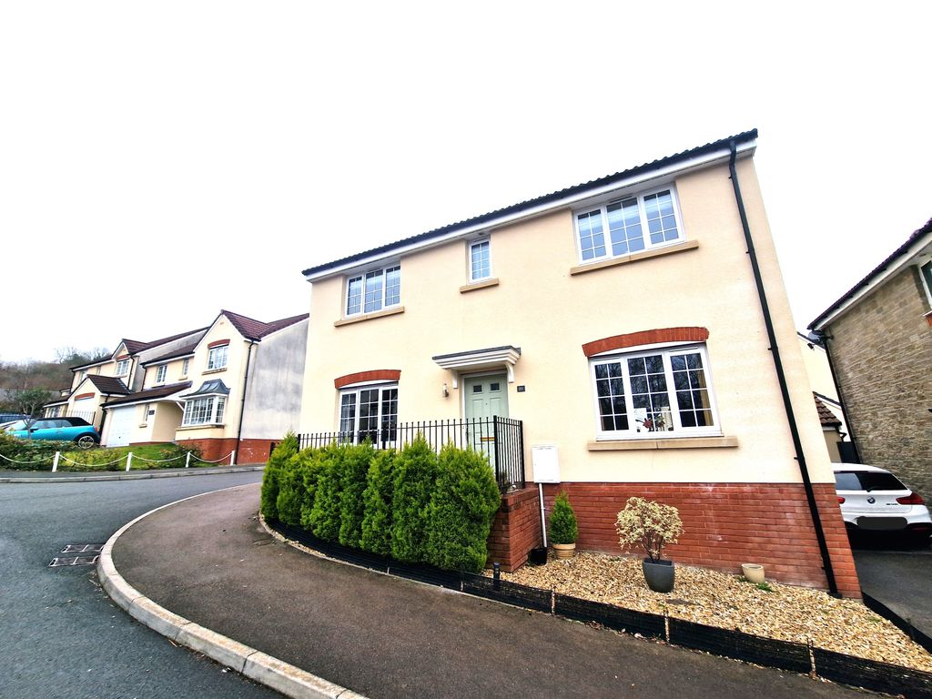 4 bed detached house for sale in Tirfilkins, Pontllanfraith NP12 Zoopla