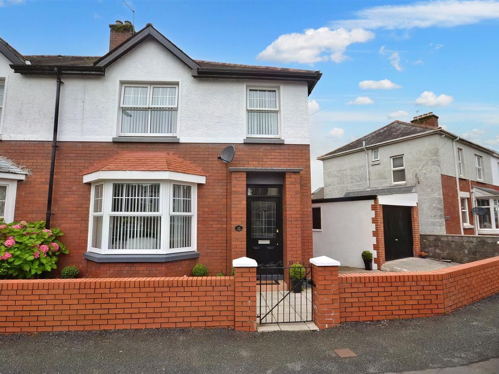 3 bed semidetached house for sale in Myrddin Crescent, Carmarthen SA31