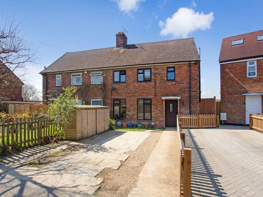 4 bed semidetached house to rent in Hillfield Road, Dunton Green