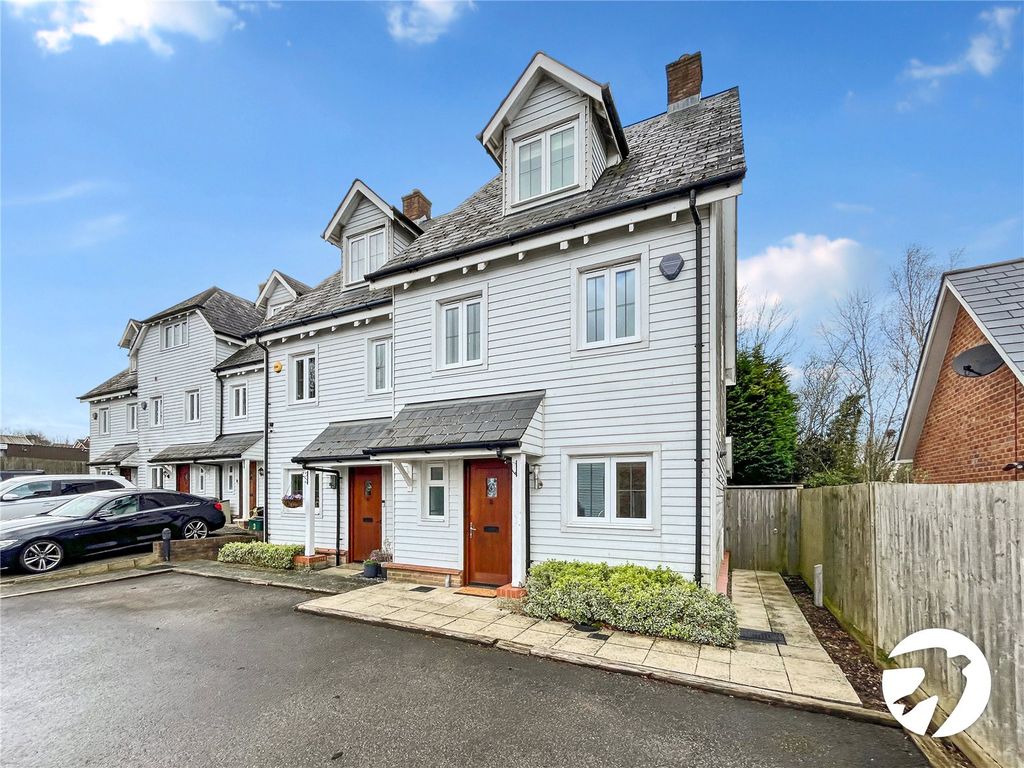 3 bed semidetached house for sale in Ashleigh Gardens, Blue Bell Hill