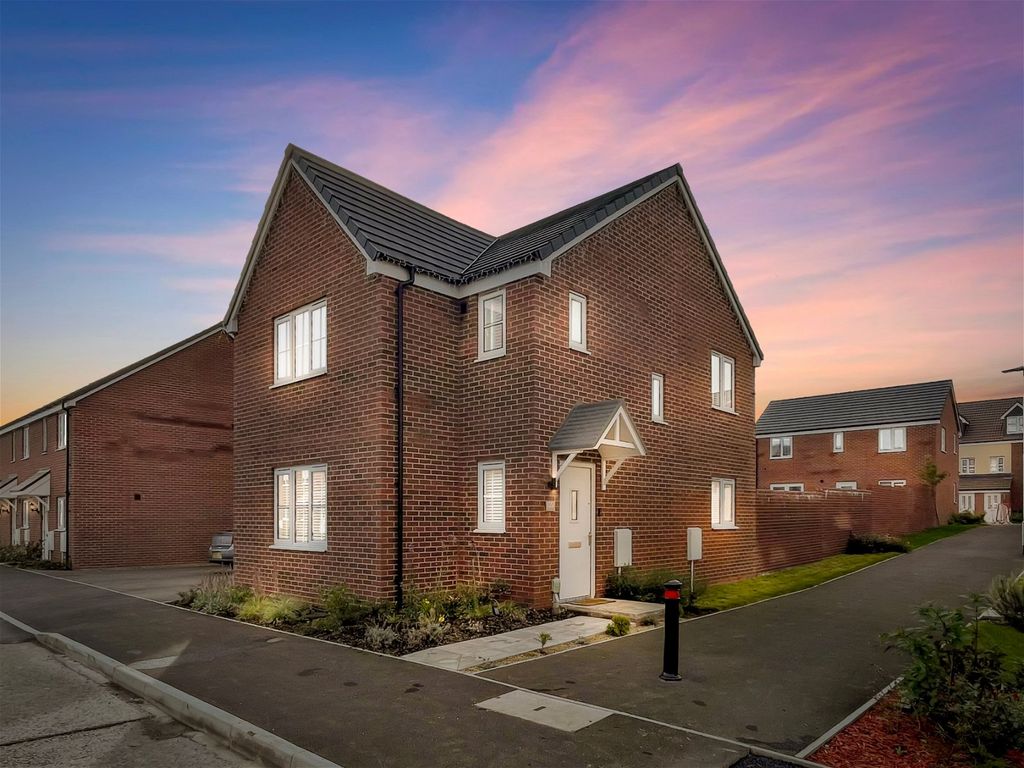 3 bed detached house for sale in Tuffley, Gloucester GL4, £330,000 Zoopla