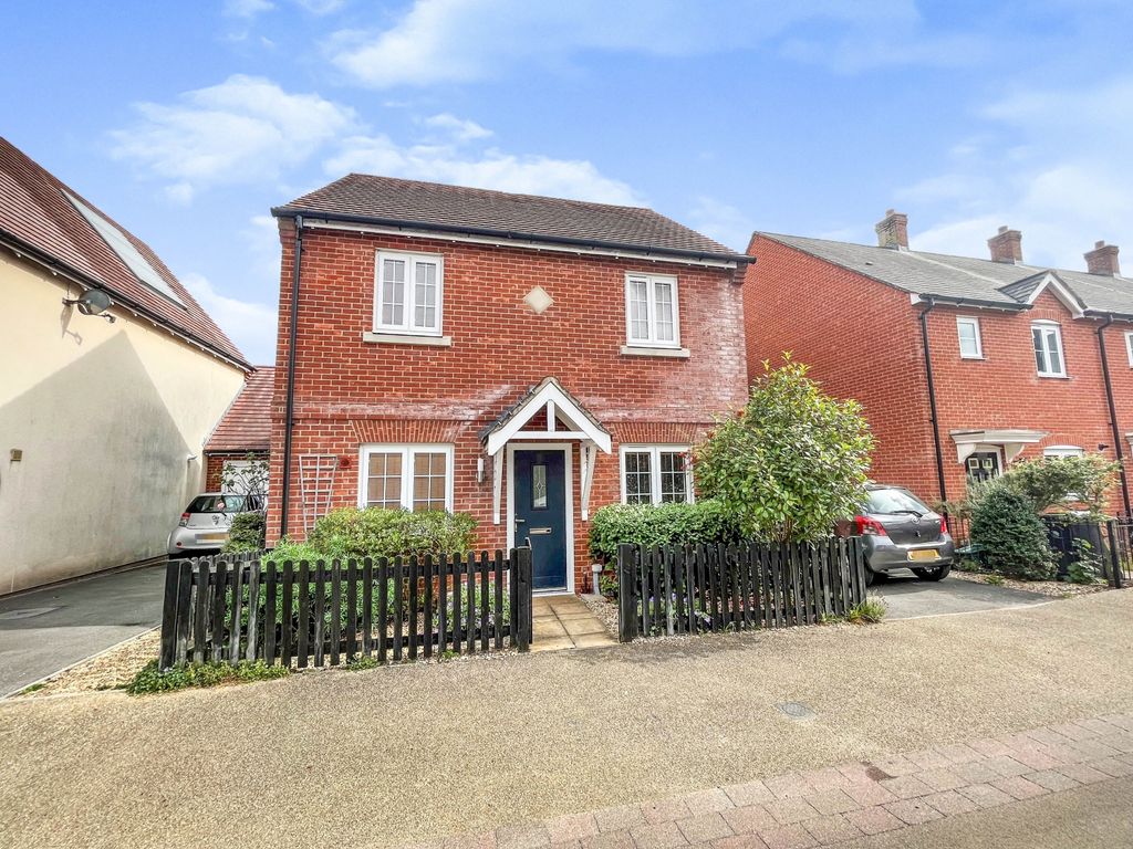 3 bed detached house to rent in Rifles Way, Blandford Forum, Dorset