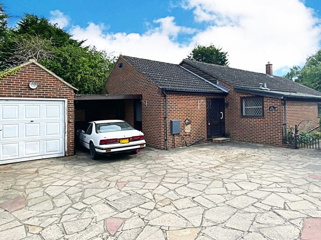 3 bed detached bungalow for sale in High Wych Road, Sawbridgeworth CM21