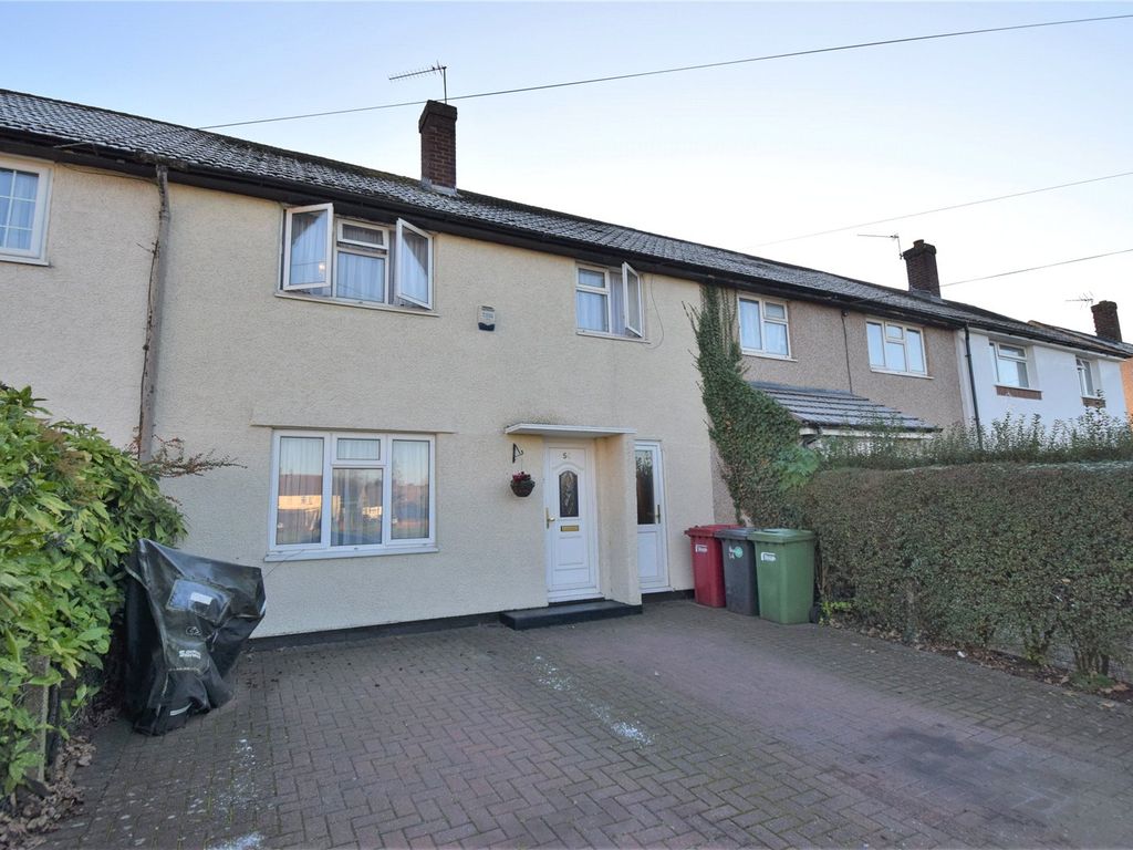 3 bed terraced house for sale in Buttermere Avenue, Slough, Berkshire