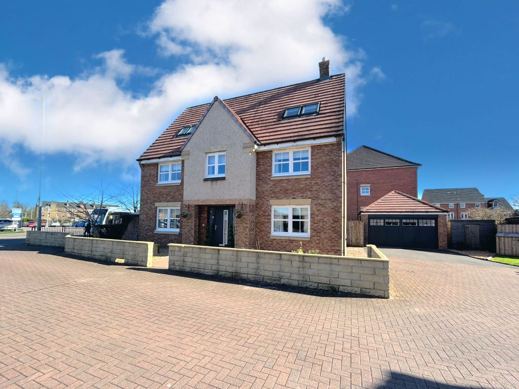 6 bed detached house for sale in Strang Place, Foundry Loan FK5 Zoopla