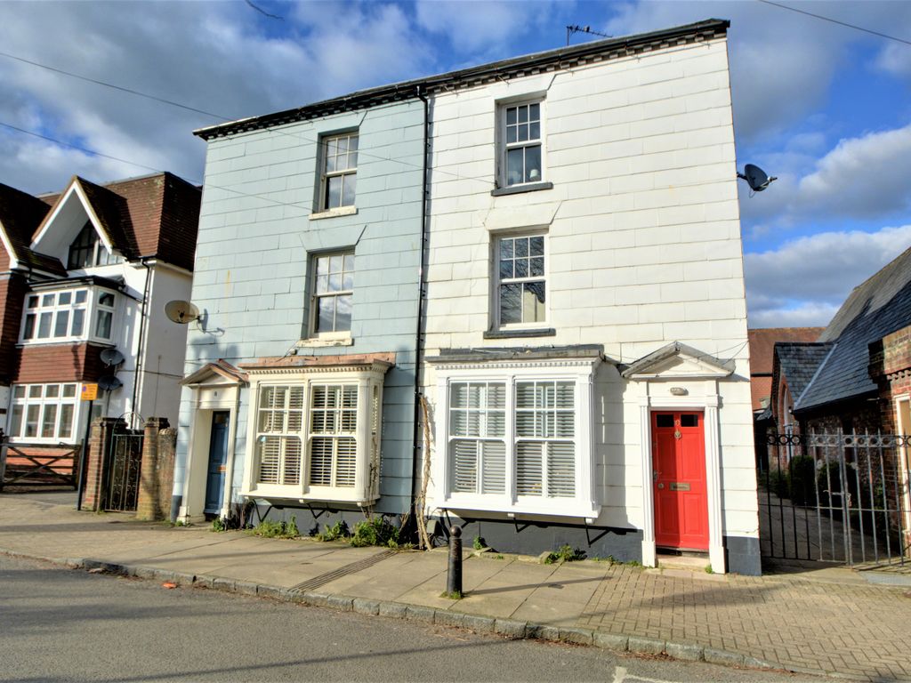 4 bed town house to rent in St. Peters Road, Petersfield GU32, £2,100
