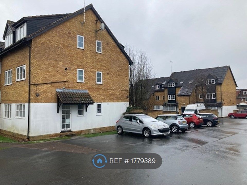 Studio to rent in Boleyn Way, EN5 Zoopla