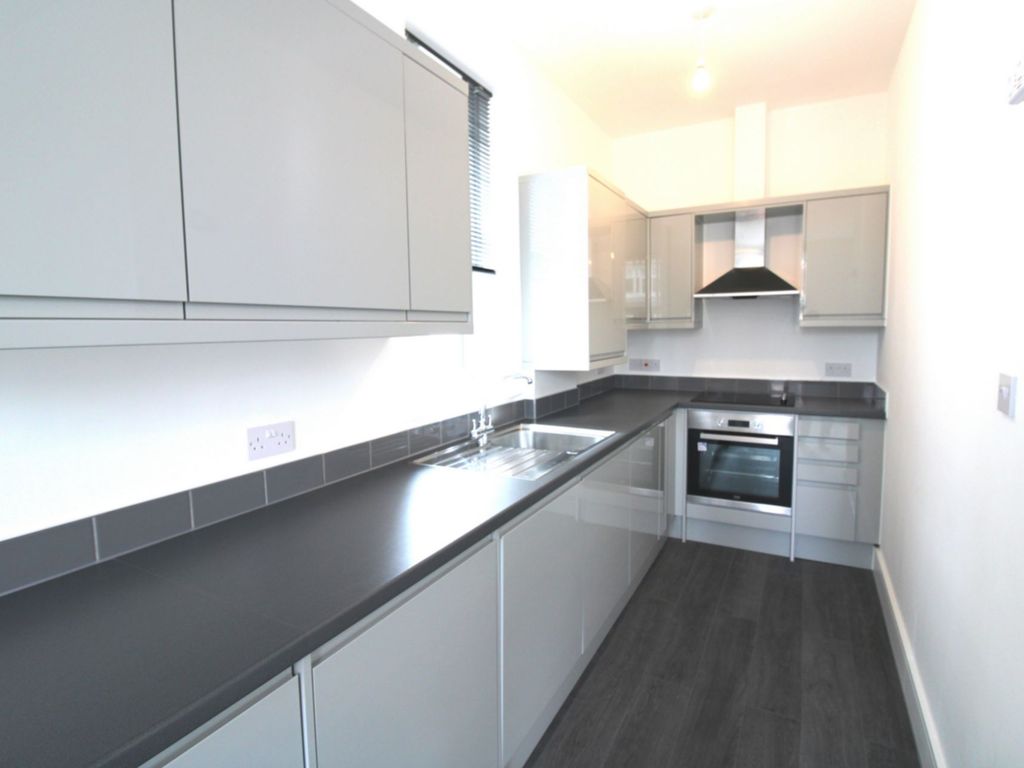 2 bed flat to rent in Cheriton Gardens, Folkestone CT20, £995 pcm Zoopla