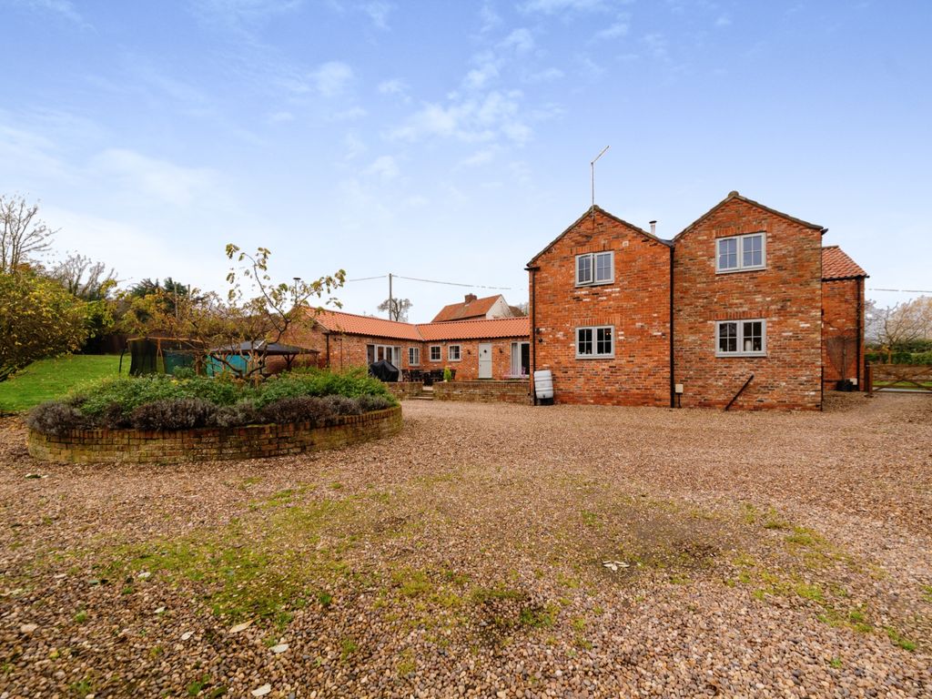 5 bed barn conversion for sale in Gelston Road, HoughOnTheHill