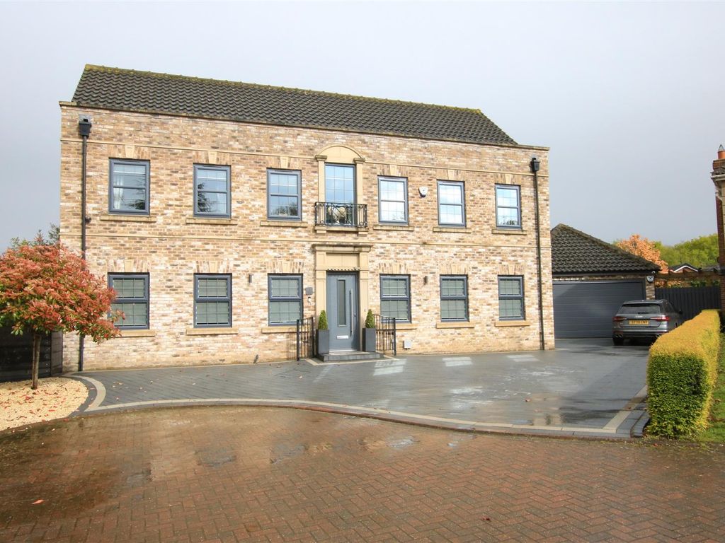 5 bed detached house for sale in Foxwood Grove, Edenthorpe, Doncaster