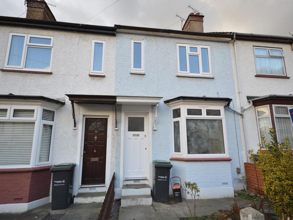 3 bed terraced house to rent in Davis Avenue, Northfleet, Gravesend