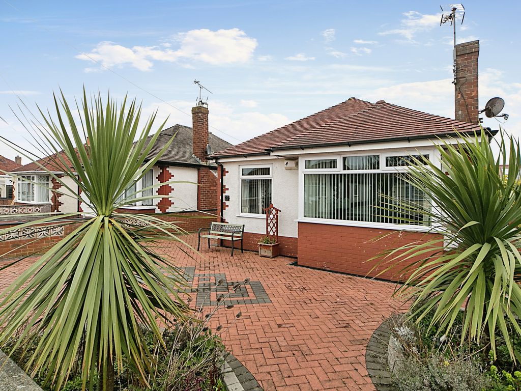 3 bed detached bungalow for sale in Berwyn Crescent, Prestatyn LL19