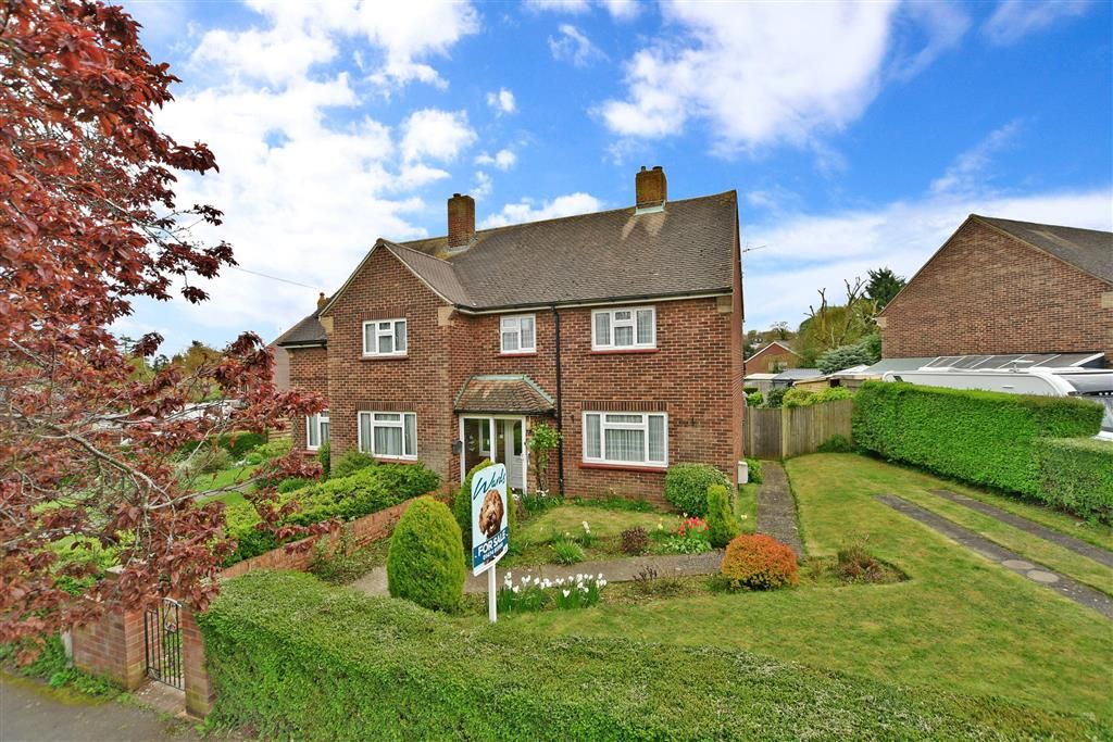3 bed semidetached house for sale in Huntingfield Road, Meopham, Kent