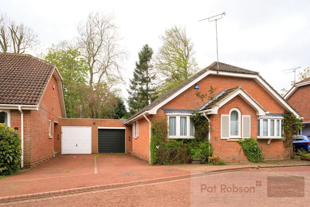 3 bed bungalow for sale in Richmond Mews, Gosforth, Newcastle Upon Tyne
