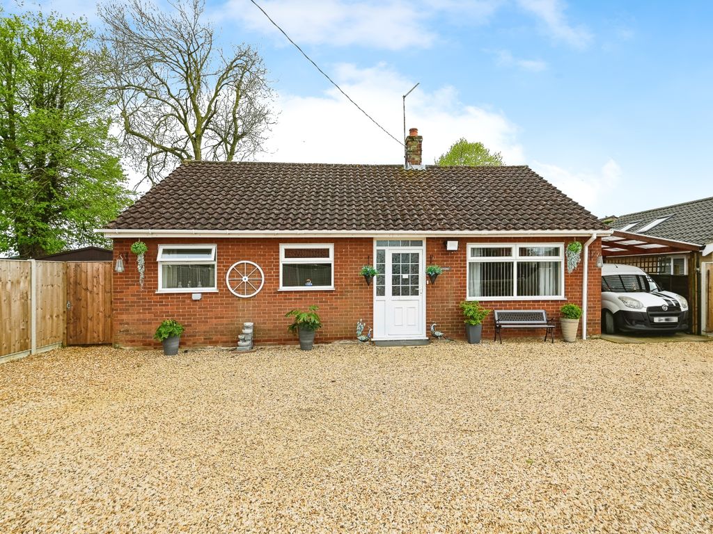 3 bed bungalow for sale in Rosemary Lane, Gayton, King's Lynn PE32, £325,000 Zoopla