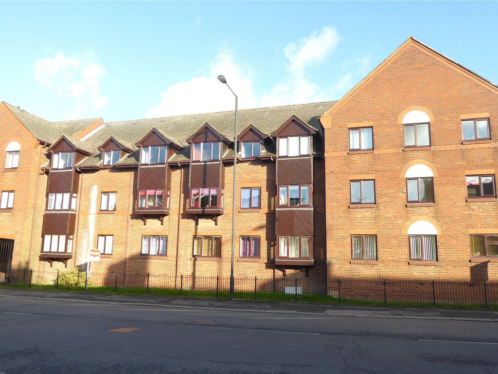 1 bed flat to rent in High Street North, Dunstable LU6, £900 pcm Zoopla