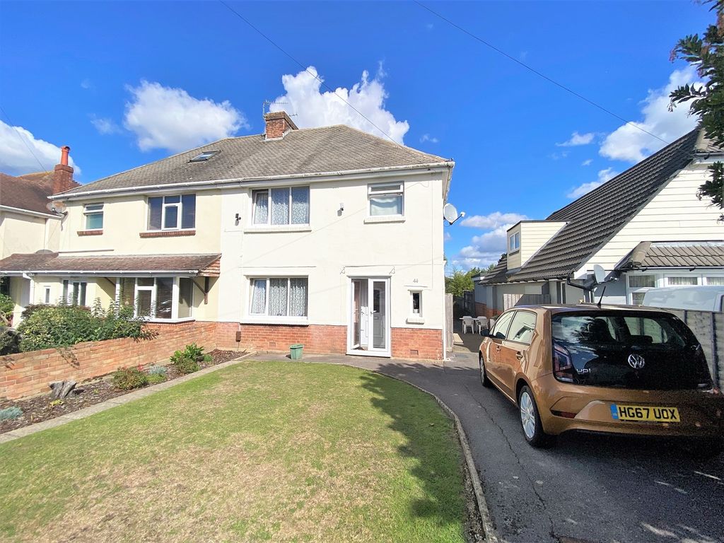 3 bed semidetached house for sale in Stokes Avenue, Poole BH15, £