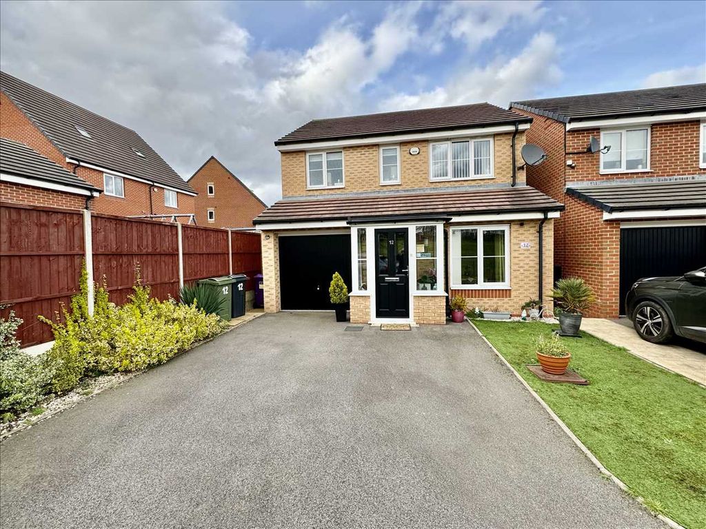 3 bed detached house for sale in Walton Hall Gardens, Wolverhampton