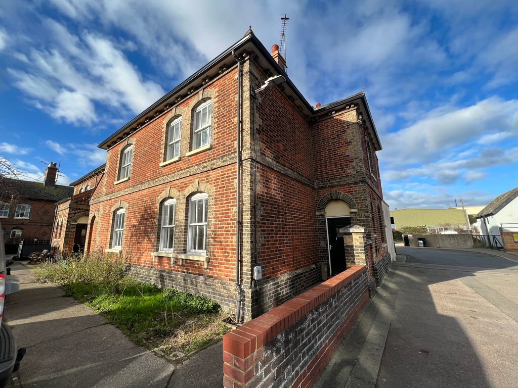 5 bed end terrace house to rent in Angel Gate, Harwich CO12 Zoopla