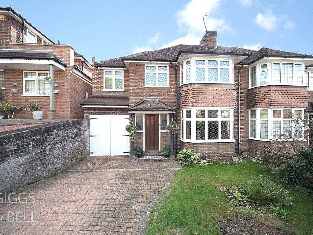Knoll Rise, Luton, Bedfordshire LU2  
