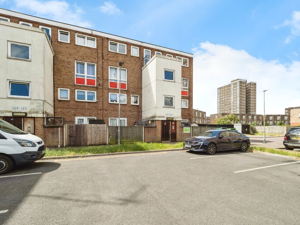3 bed flat for sale in Gosfield Road, Dagenham RM8, £280,000 Zoopla