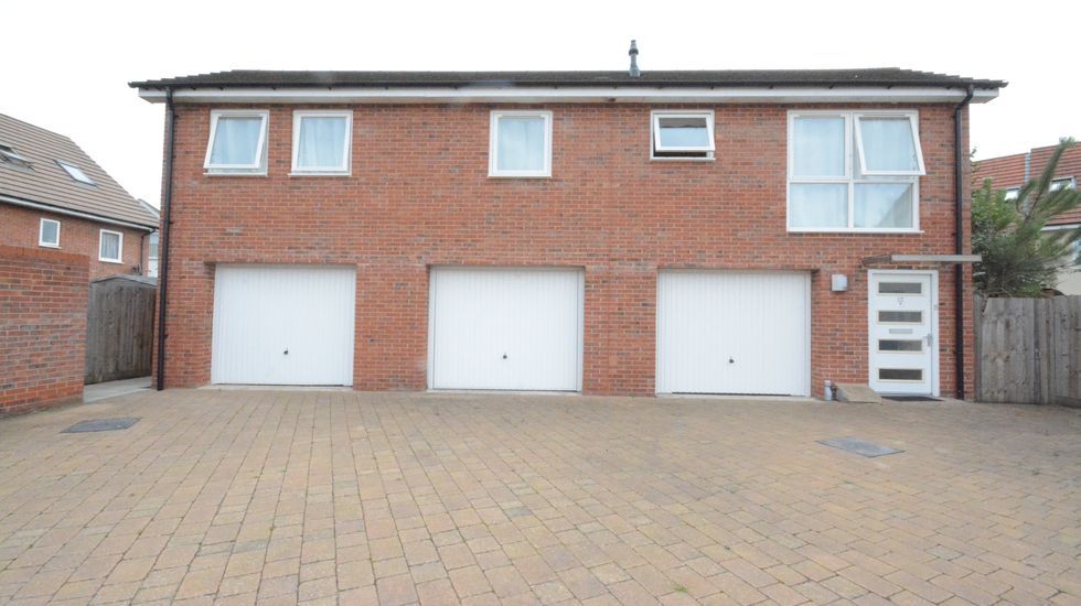 2 bed detached house to rent in Gibson Drive, Bracknell RG12 Zoopla