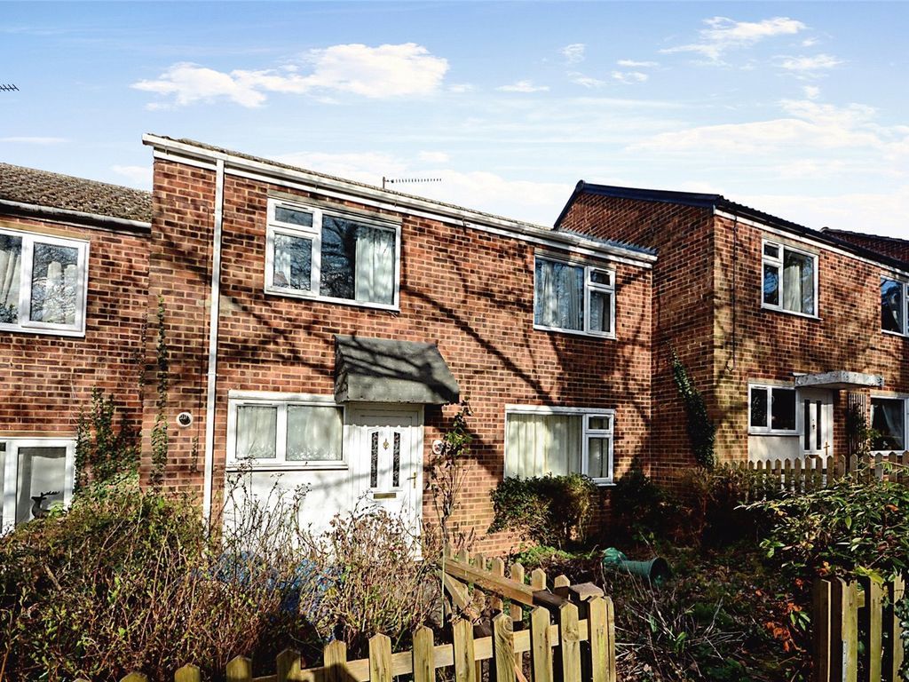 3 bed terraced house for sale in Maldon Court, Great Cornard, Sudbury