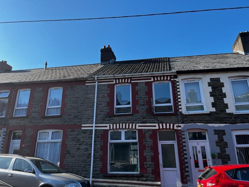 2 bed property to rent in Railway Street, Llanhilleth, Abertillery NP13