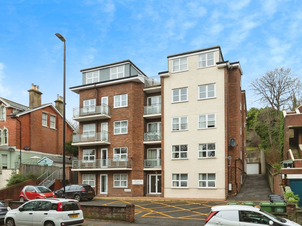 3 bed penthouse for sale in St. Helens Road, Hastings TN34, £290,000