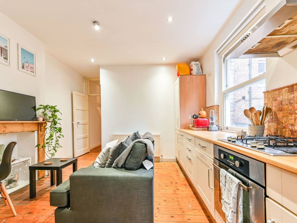3 bed flat for sale in Kings Avenue, Clapham, London SW4, £575,000 Zoopla