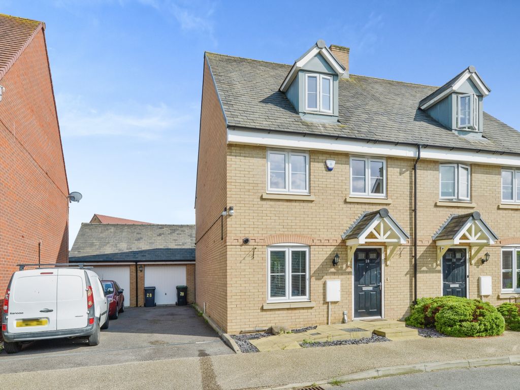 4 bed semidetached house for sale in Hawking Drive, Biggleswade