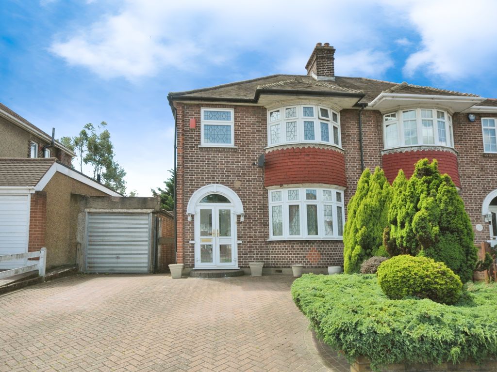 3 bed semidetached house for sale in Sidcup Road, London SE12, £