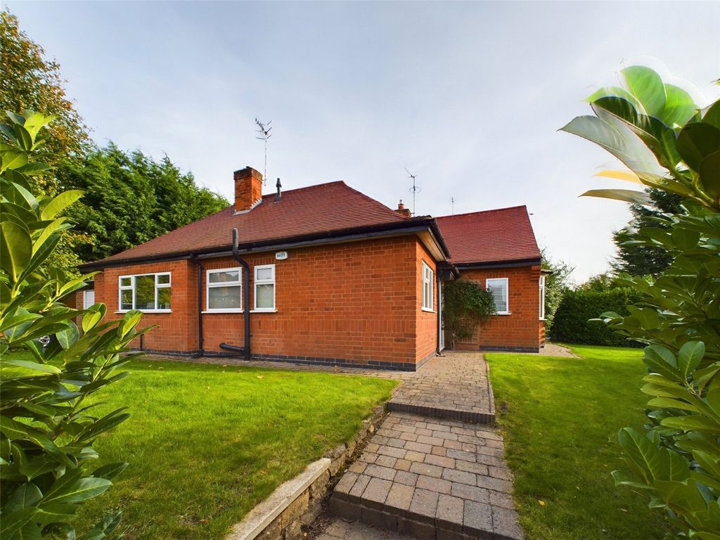 3 bed bungalow for sale in Wollaton Vale, Wollaton, Nottingham NG8, £