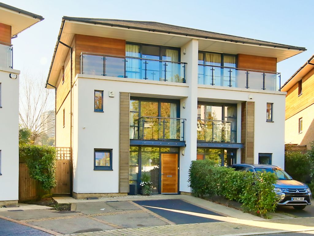 5 bed semidetached house to rent in Whitelands Crescent, London SW18