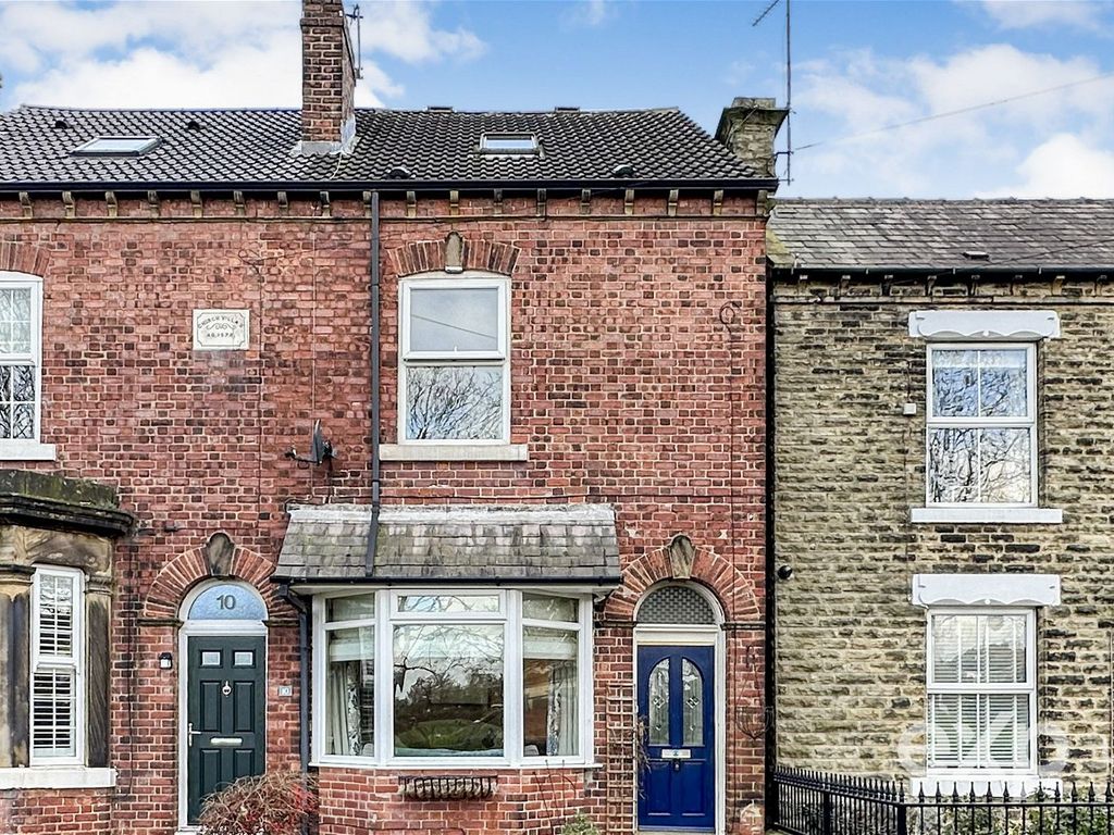 4 bed semidetached house for sale in Church Road, Stanley, Wakefield