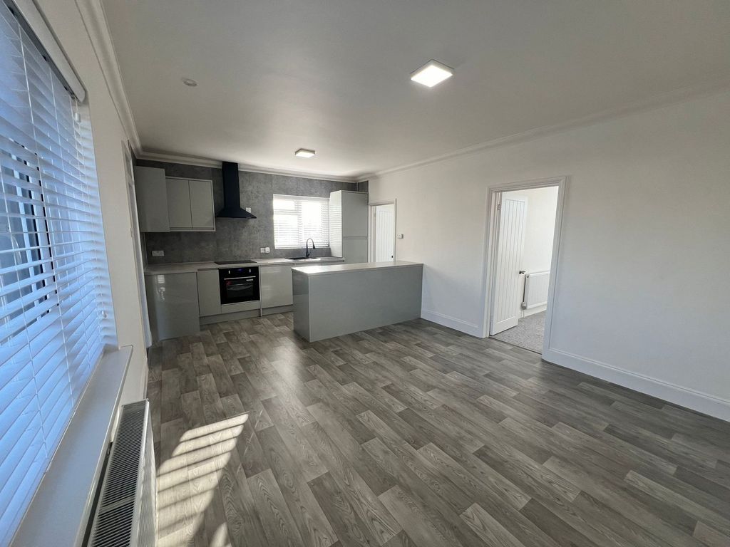 2 bed flat for sale in Rainham Road South, Dagenham RM10, £140,000 Zoopla