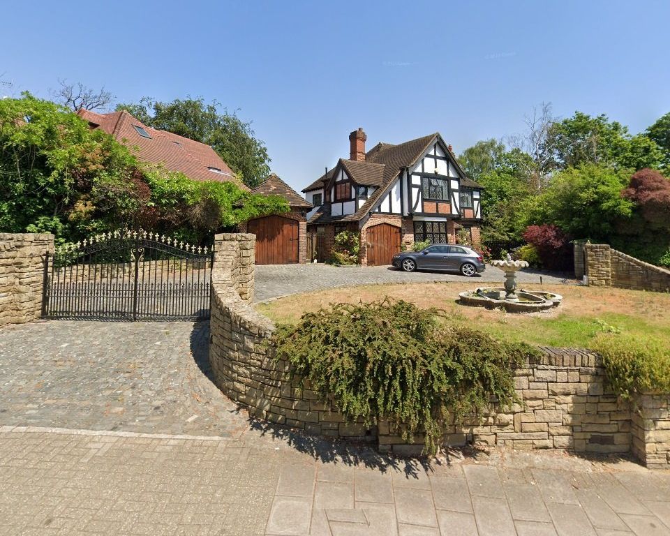 5 bed detached house to rent in Chislehurst Road, Chislehurst, Kent BR7