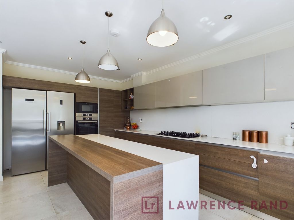 5 bed detached house to rent in Potter Street, Northwood HA6, £4,750