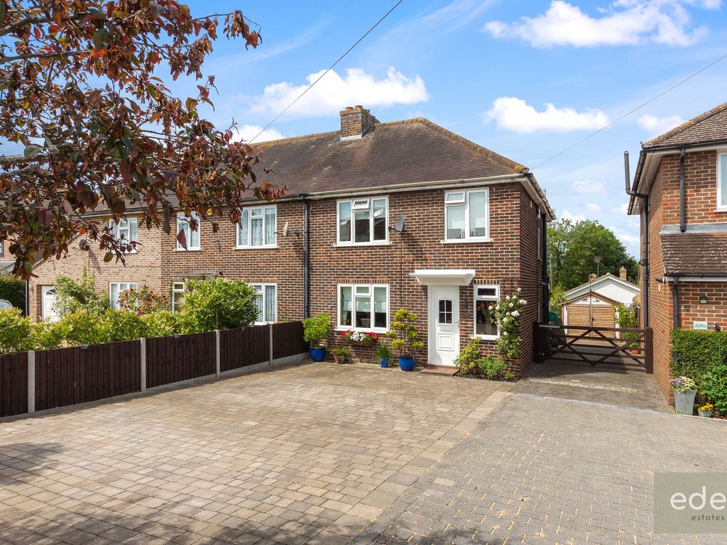 3 bed semidetached house for sale in Lunsford Lane, Larkfield ME20