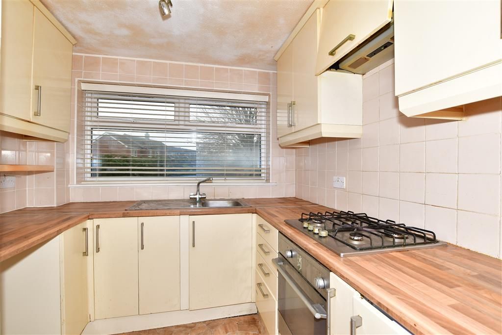 3 bed end terrace house for sale in Hazelwood Meadow, Sandwich, Kent