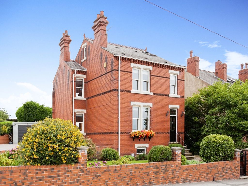 4 bed detached house for sale in Mount Road, Stanley, Wakefield WF3, £