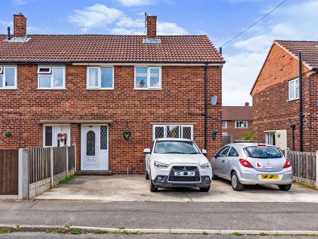 3 bed semidetached house for sale in Chevet View, Royston, Barnsley