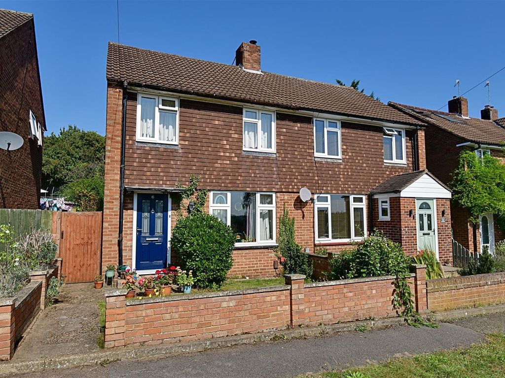 3 bed semidetached house for sale in Mount Road, Hertford SG14, £
