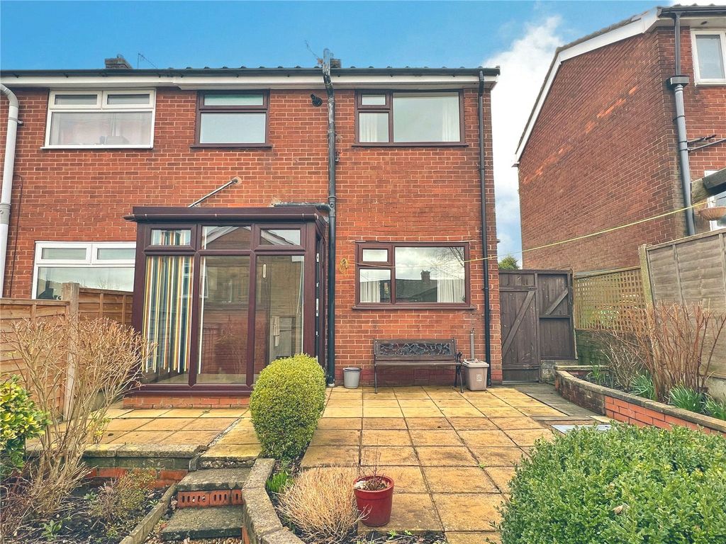 2 bed town house to rent in Church Lane, Mossley, AshtonUnderLyne