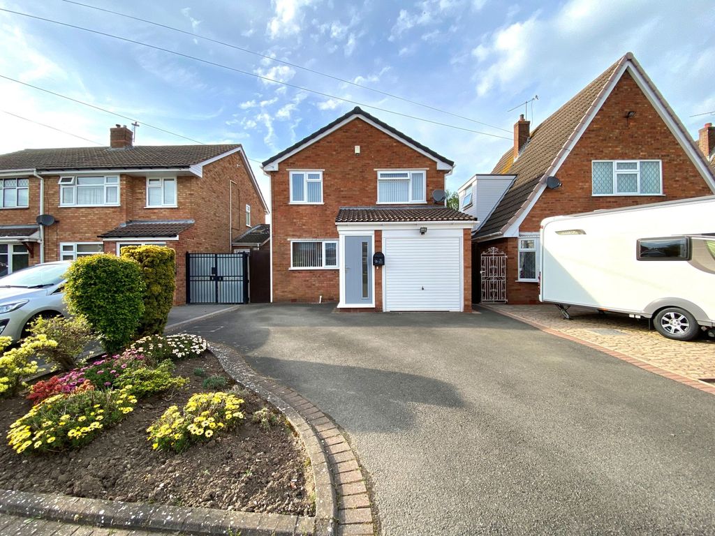 4 bed detached house for sale in Malvern Avenue, Nuneaton CV10 Zoopla
