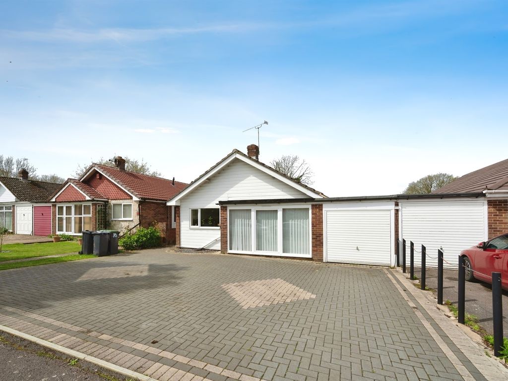 3 bed detached bungalow for sale in Sutton Road, Cowplain