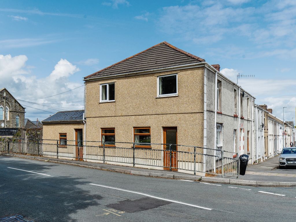 1 bed flat for sale in New Street, Llanelli, New Street, Llanelli SA15